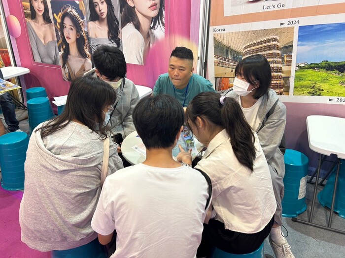 1130927觀光學參訪台北國際旅展圖片