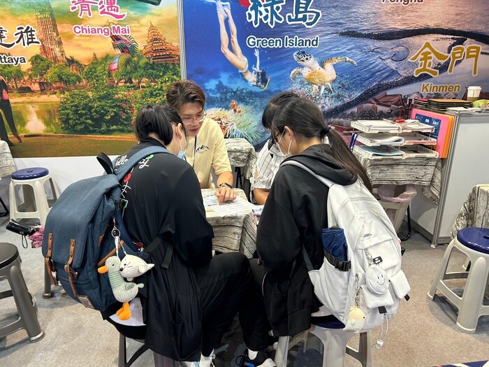 1130927觀光學參訪台北國際旅展圖片