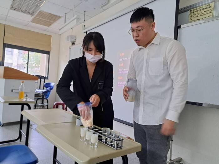 111年10月17日-農遊體驗與美學經濟課程專題演講「酒牲」圖片