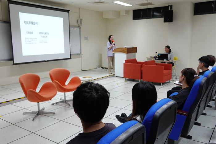 1150429系周會文觀系有三多公職出路多校友分享演講圖片