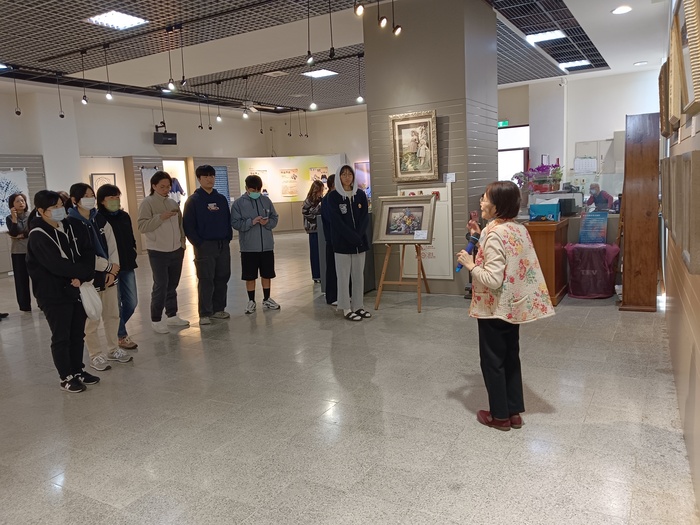 1141216創客旅遊文化拼圖:記憶中的客家脈絡紙浮雕業師演講圖片