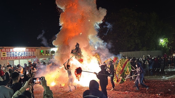 【教學亮點】鞭炮未停，煙硝充斥:苗栗𪹚龍-王玉萱圖片