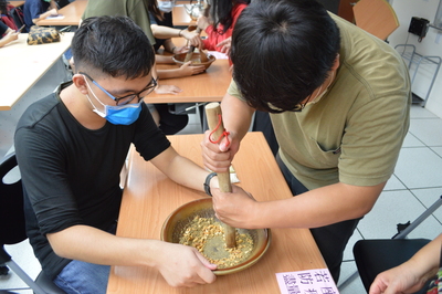 110年11月04日-飲食文化課程專題演講「客家擂茶工藝體驗」圖片