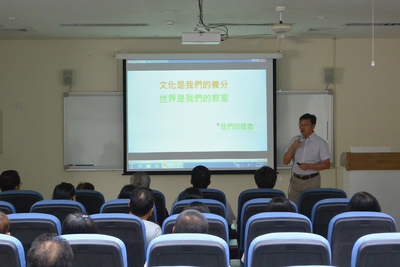 馮主任講解本系理念圖片