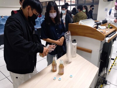 110年10月29日-釀酒文化實作課程專題演講「精釀啤酒技術與地方創生職人釀製啤酒之經驗分享」圖片