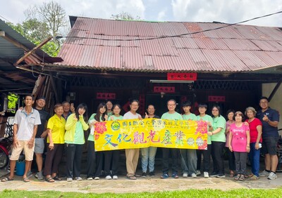 甲板美化重現活力！文觀系學生赴馬來西亞進行文化交流 從老鎮到文史旅遊社區 新村美化行動登上星洲日報版面圖片(另開新視窗)