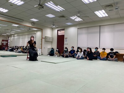 110年10月21日-國際禮儀課程專題演講「美姿美儀」圖片