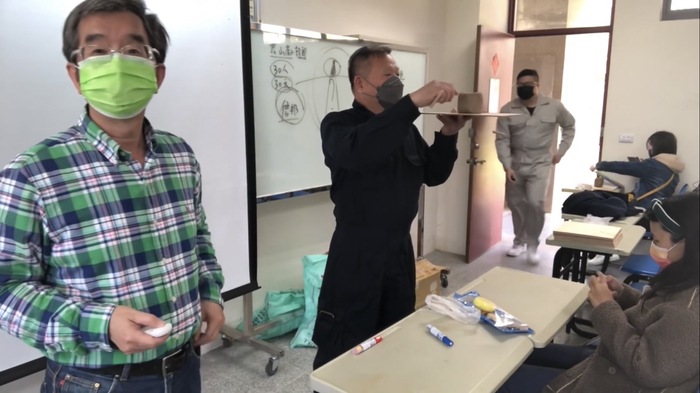 111年04月27日-陶瓷工藝實作課程專題演講「國家陶藝得講作品說明」圖片